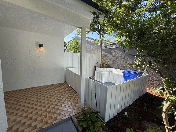 4th image of 1160 SW 111th Avenue