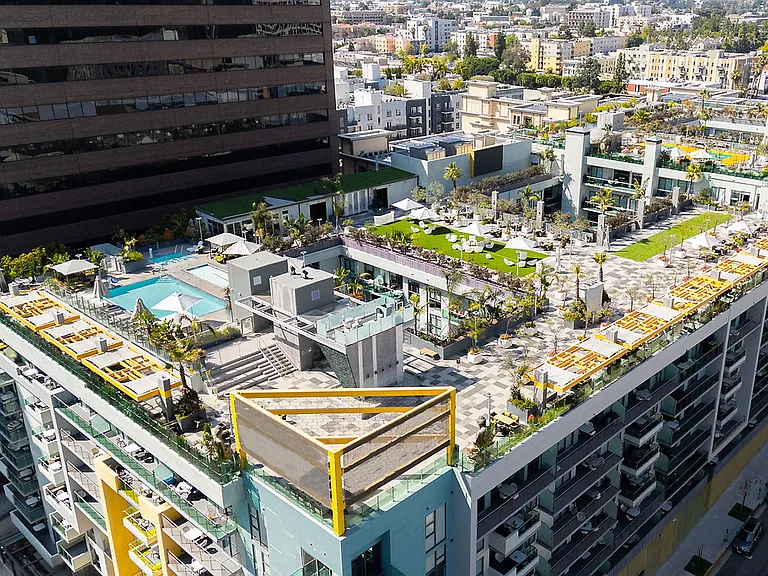 Skylux on Wilshire — Photo 52