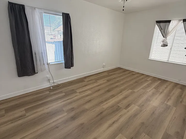 547 San Francisco Ave — Photo 5