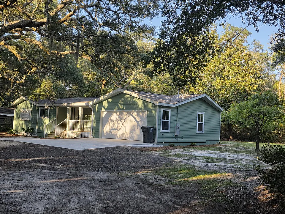3132 Robertson Rd