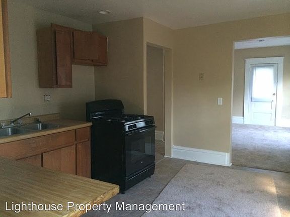 4th image of 963 Pine Ave NW #2
