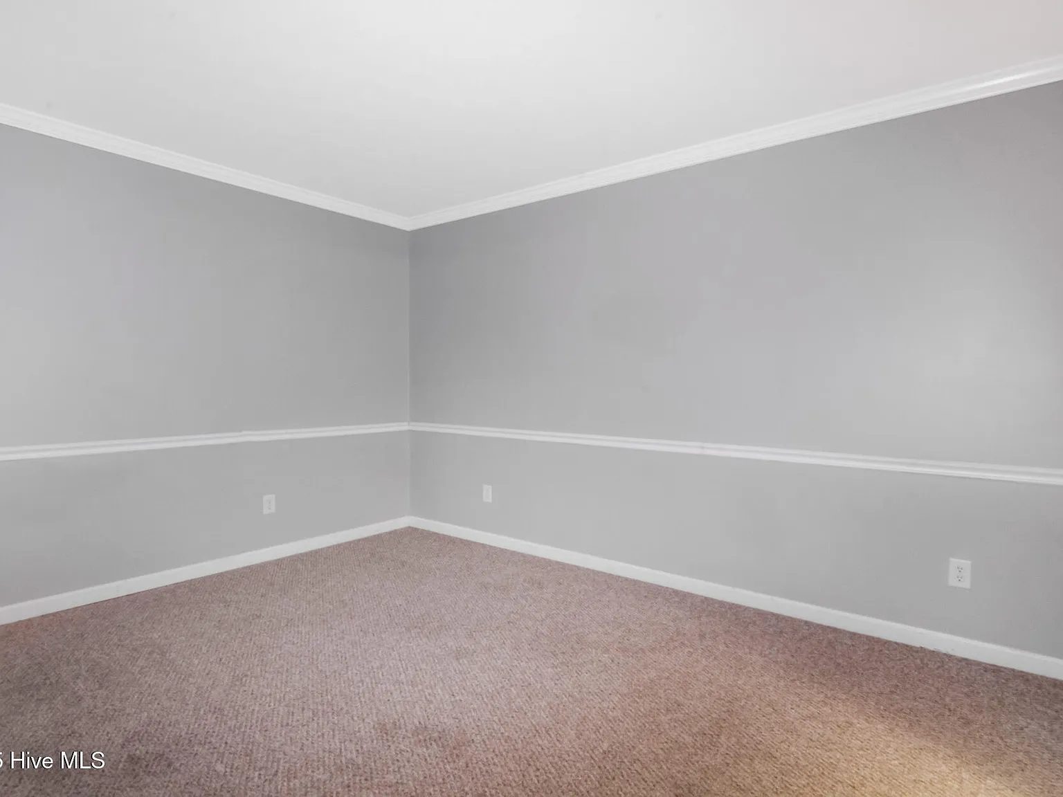 4 bed, 2.5 bath, 2473 sqft, $2,300 — Photo 4