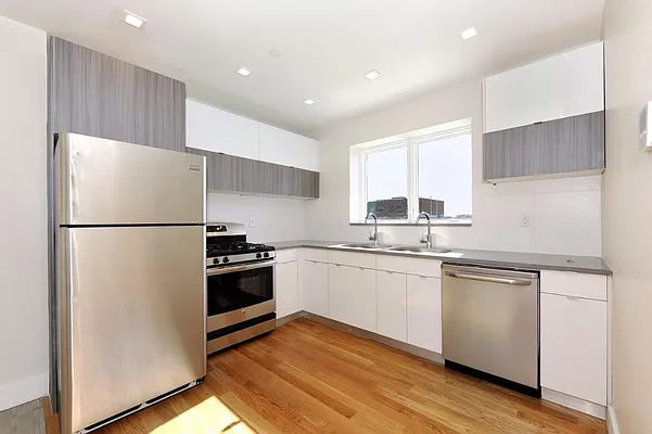 Rented by Evergreen Apartments BK | media 2