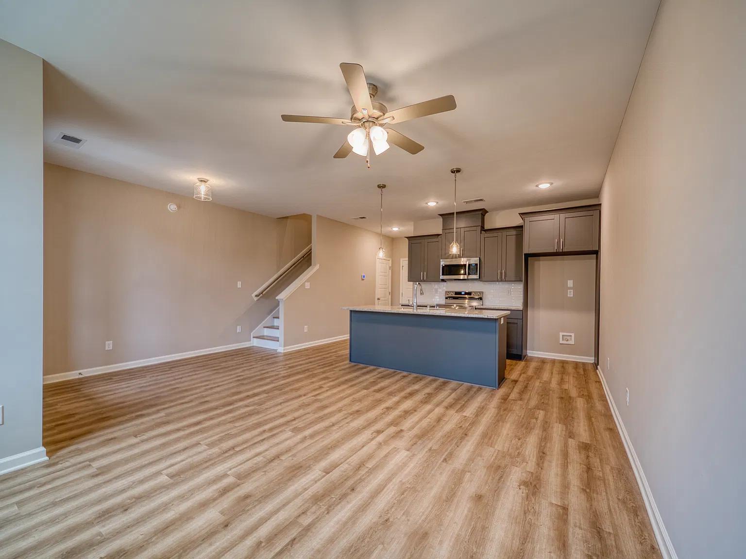 2 bed, 2.5 bath, 1474 sqft, $2,000 — Photo 4