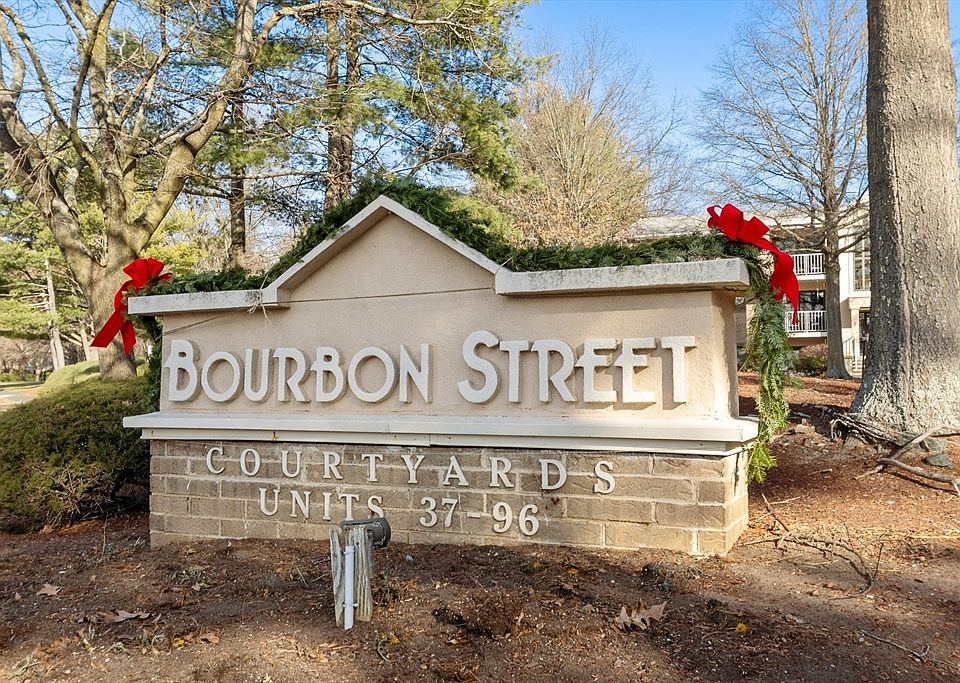1st image of 17 Bourbon St APT 76