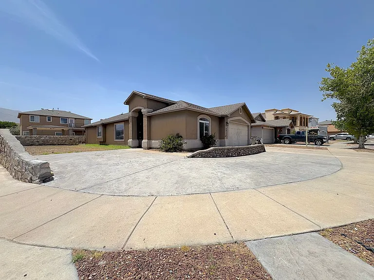 10925 Coyote Ranch Ln — Photo 1