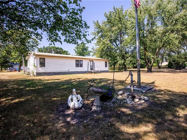 602 N 7th St, Lacygne, KS 66040