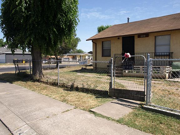 3rd image of 244 Mosswood Ave