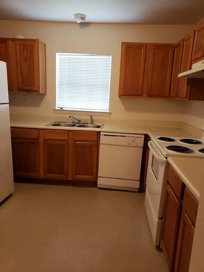 1 bed, 700 sqft, $650 — Photo 1