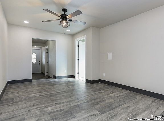 3rd image of 2407 W Salinas St