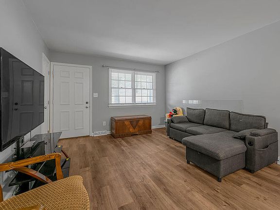 5th image of 103 John St #2