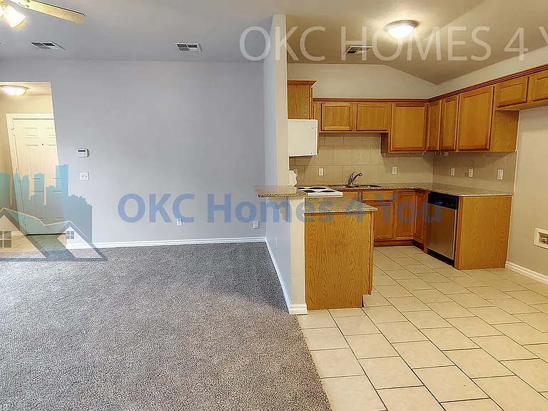 606 Garrison Ln — Photo 5