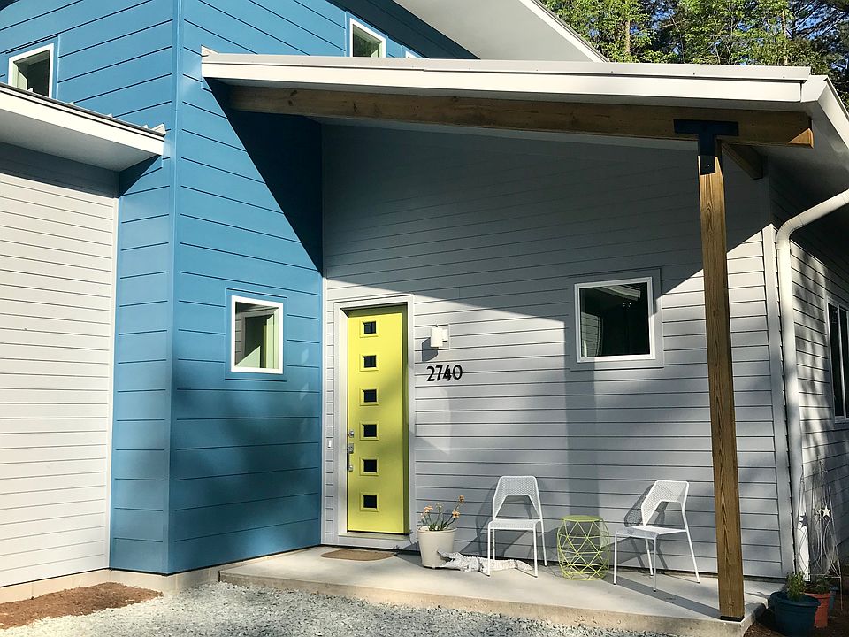 1st image of 2740 Woodmont Dr