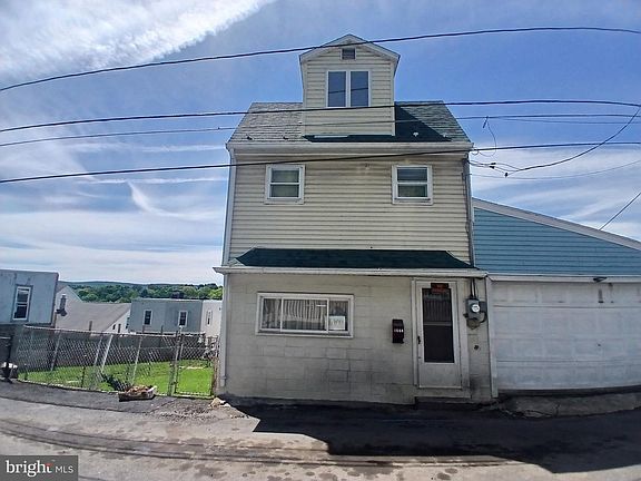 3rd image of 1548 W Independence St