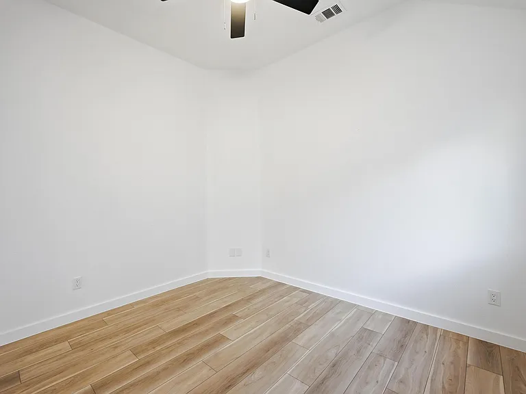 2216 Paige Ct — Photo 9