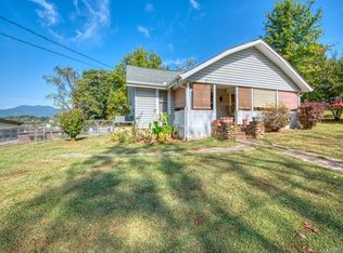 98 Thompson St, Canton, NC 28716
