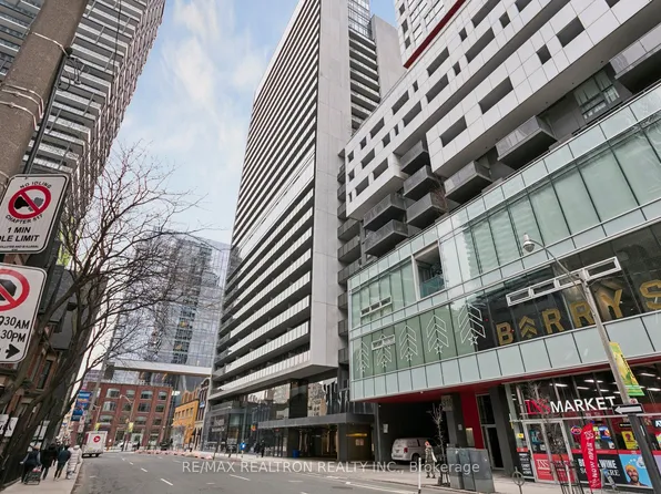 330 Richmond St W #307, Toronto, ON M5V 0M4