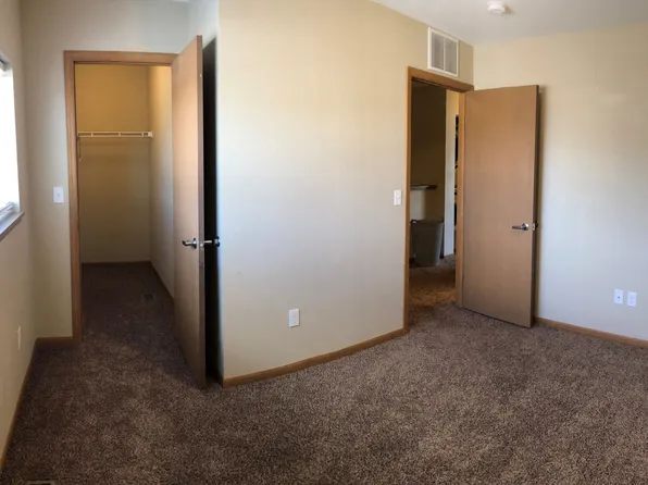 1700 Abraham Pkwy, Dickinson, ND