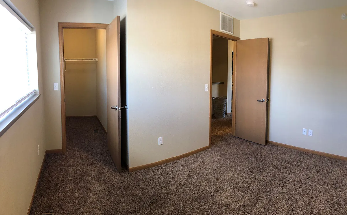 Building Photo - 1700 Abraham Pkwy #8