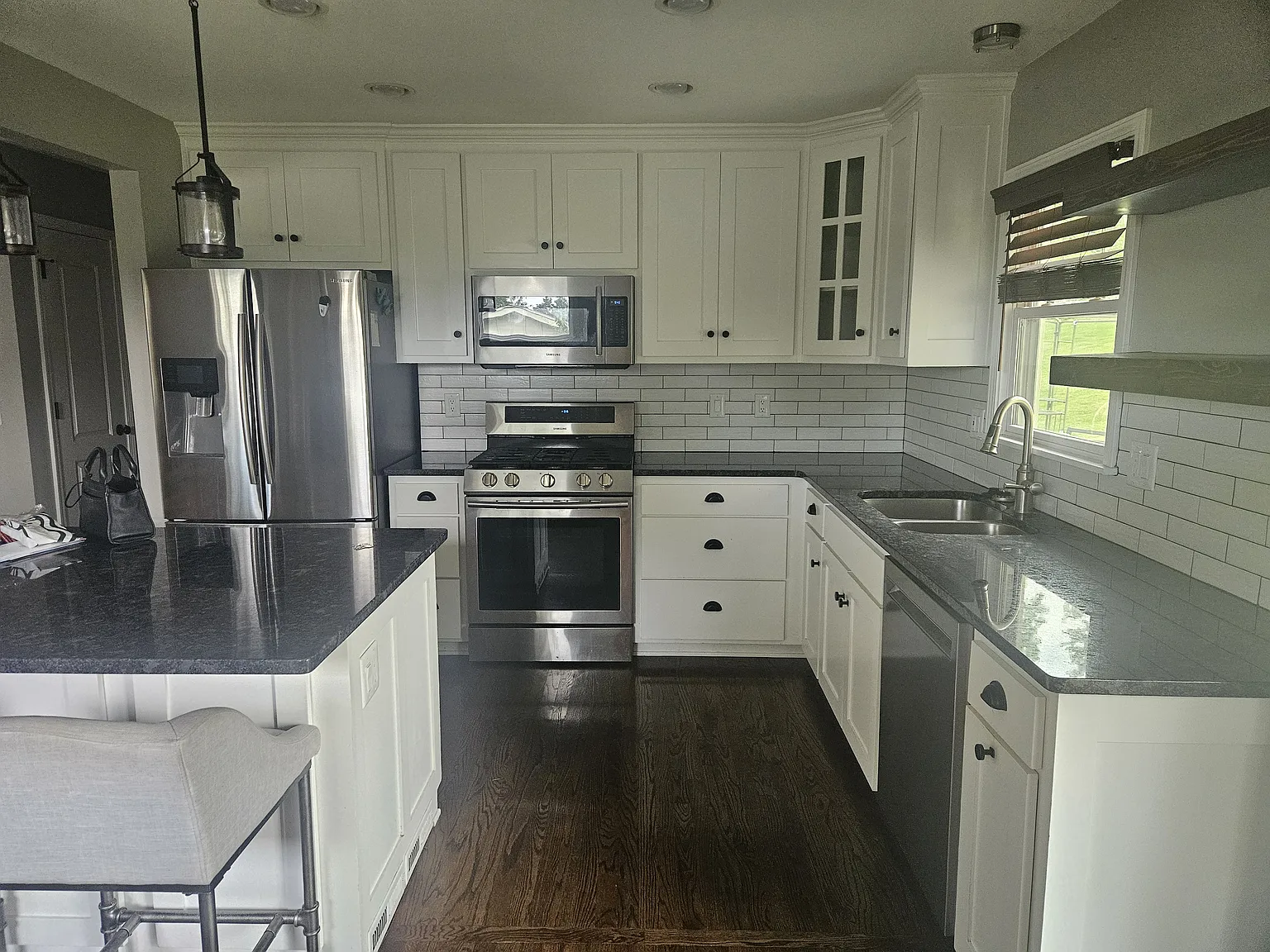 3 bed, 1.5 bath, 1074 sqft, $1,900 — Photo 3