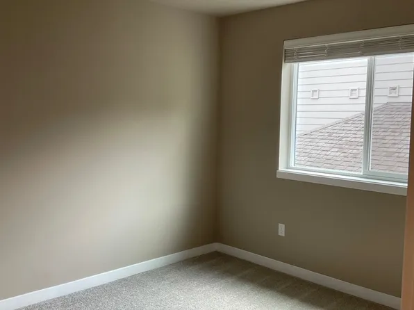 15730 Meadow Rd #B, Lynnwood, WA 98087