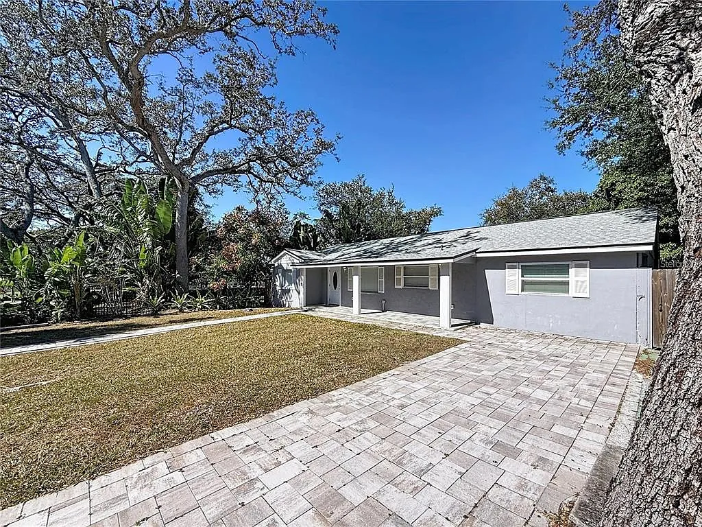 3 bed, 3.0 bath, 1560 sqft, $2,995 — Photo 2