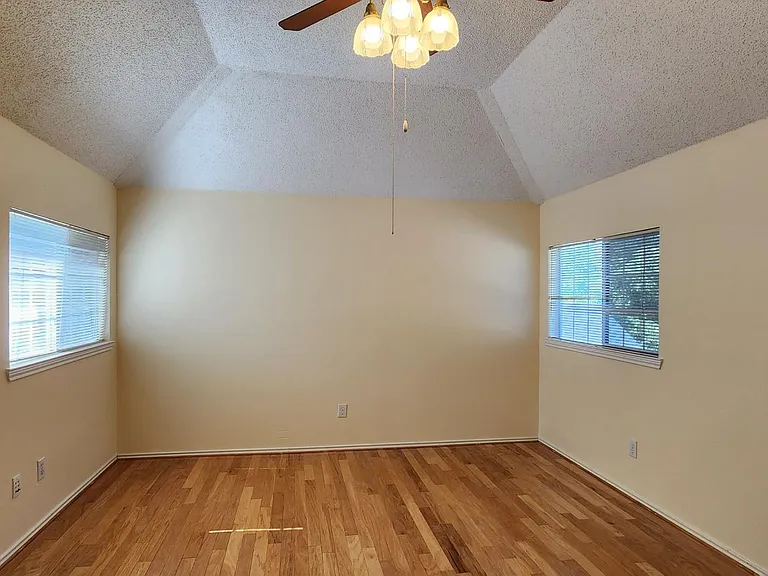 2413 Timber Ridge Ln — Photo 7