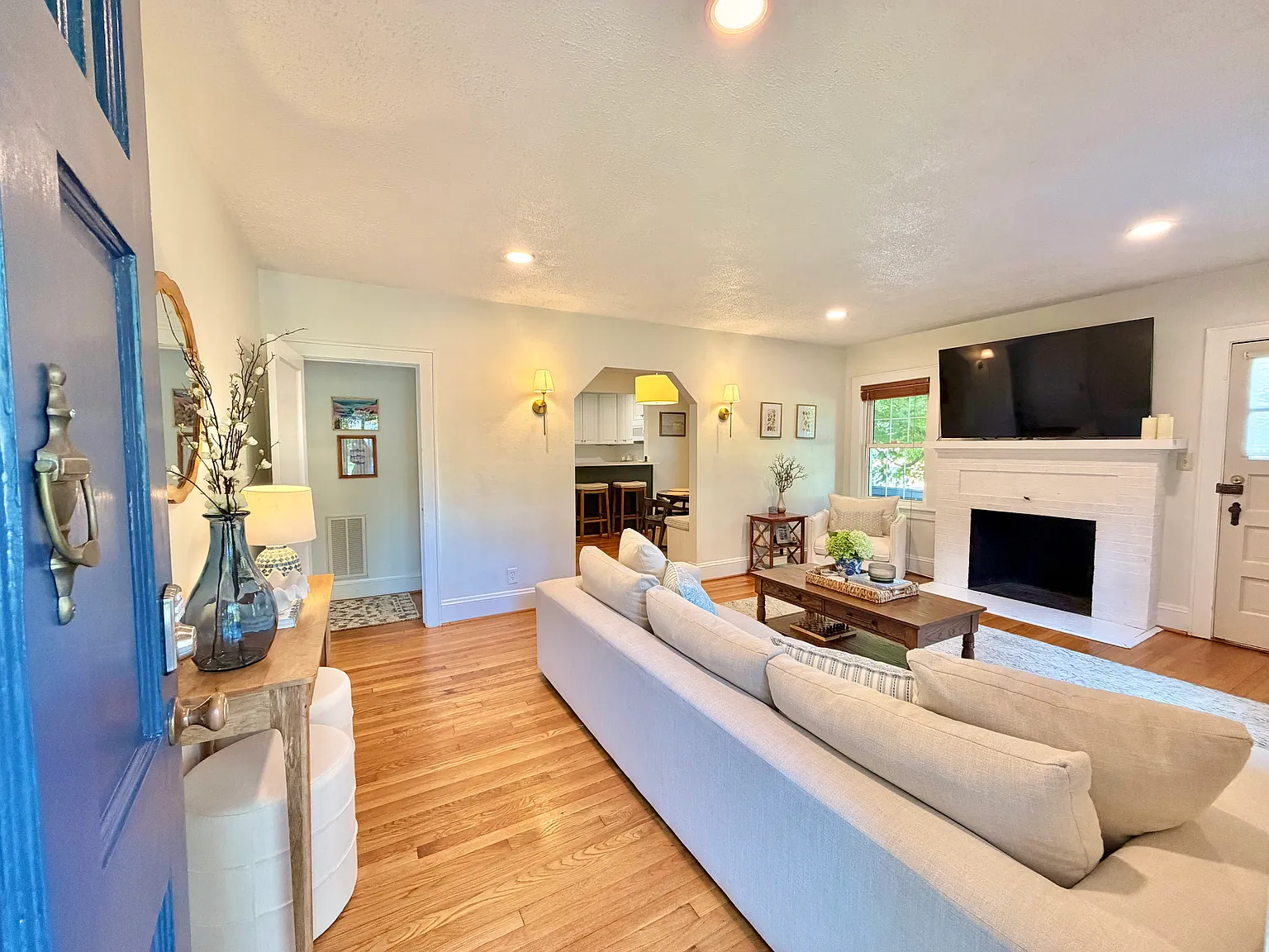 3 bed, 1905 sqft, $3,100 — Photo 3