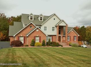 125 Lakeview Dr, Scranton, PA 18505