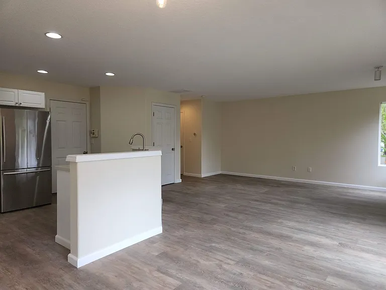 5223 NE Schoeler Cir — Photo 4