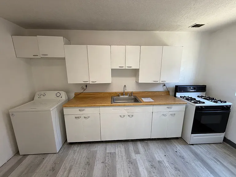 1033-1037 Alvarado Dr SE — Photo 28