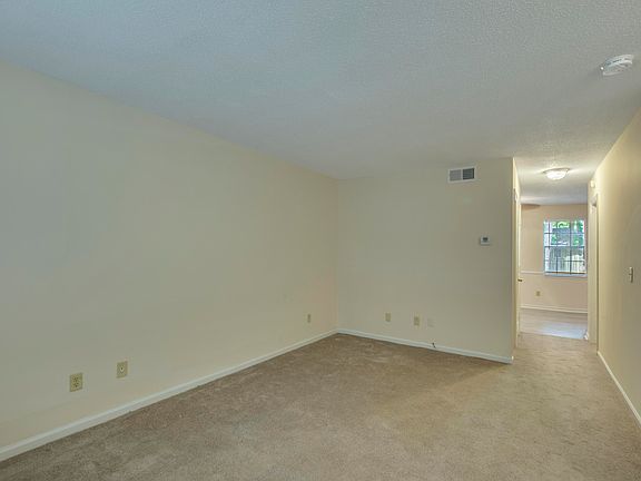 5th image of 308 Crestview Dr APT B