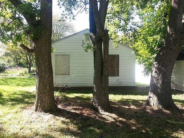2nd image of 2929 N Dearborn St