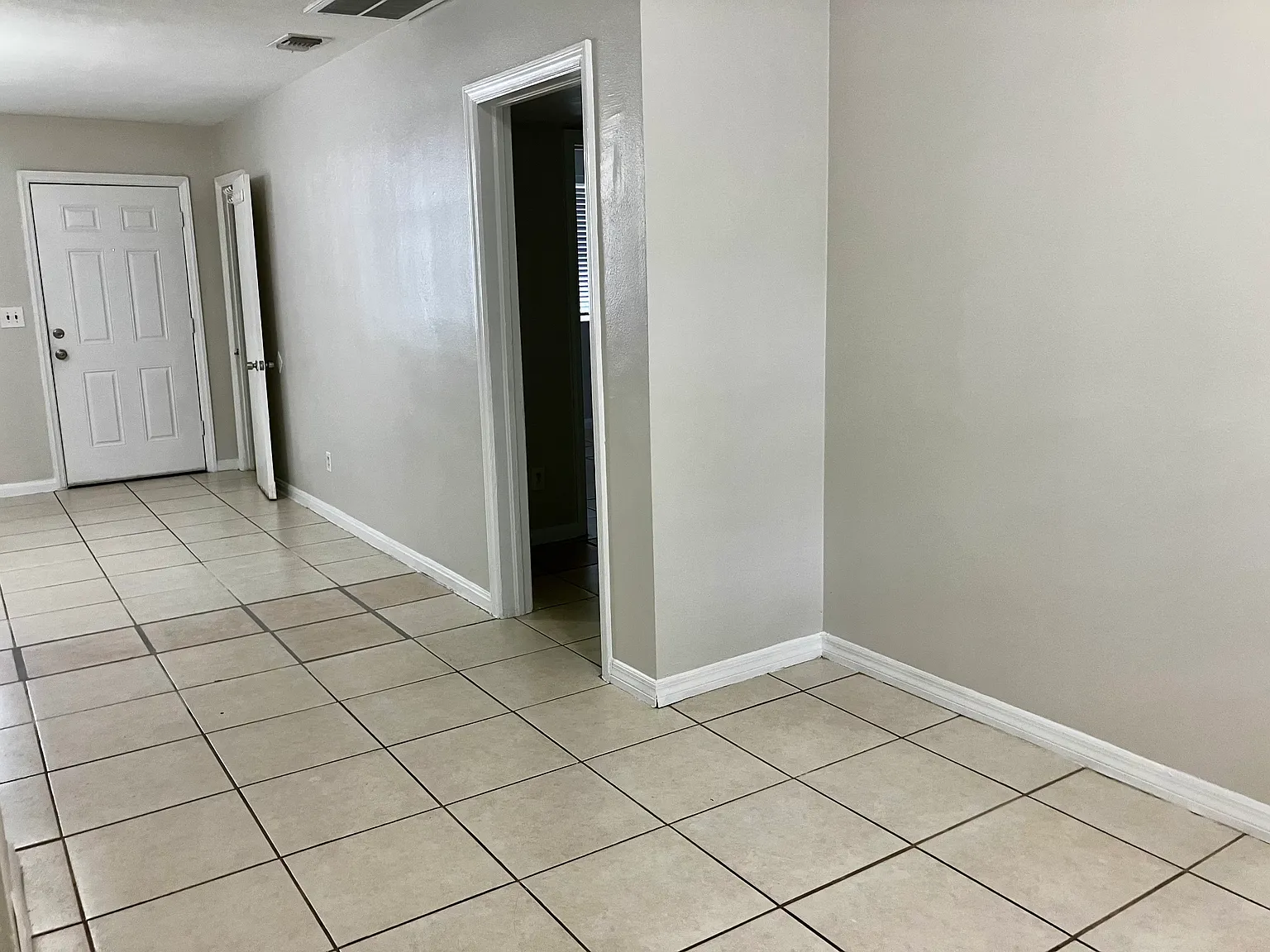 2 bed, 900 sqft, $1,400 — Photo 3