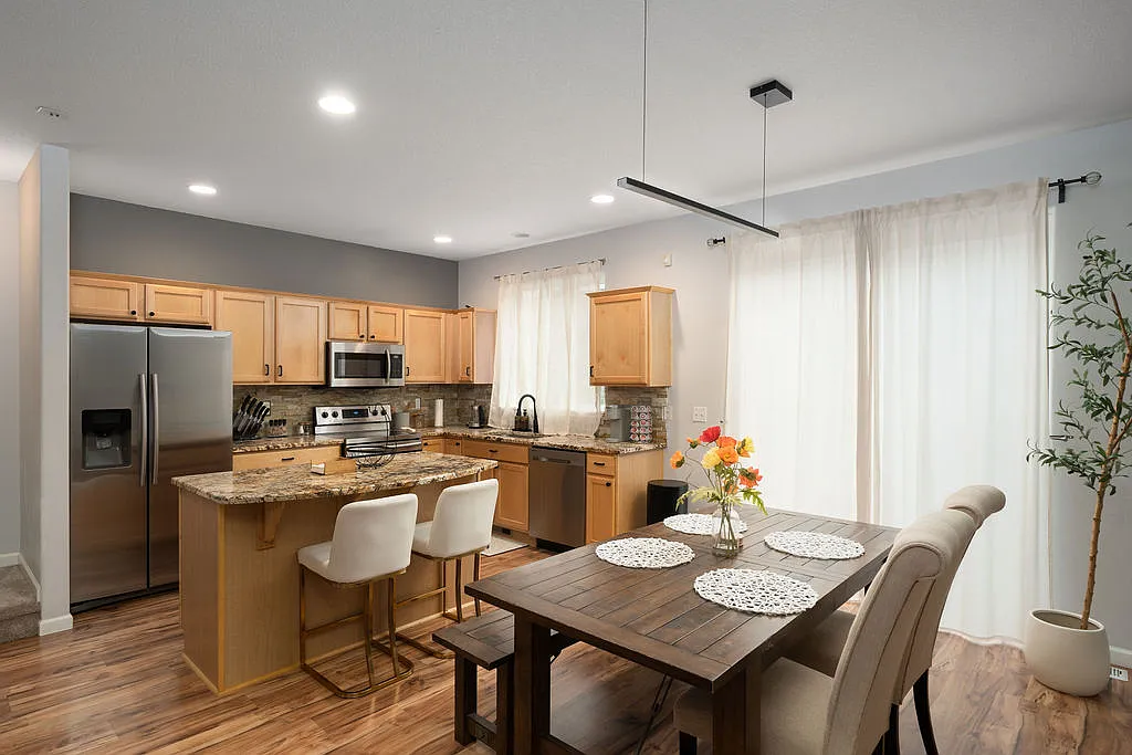 3 bed, 1597 sqft, $4,250 — Photo 3