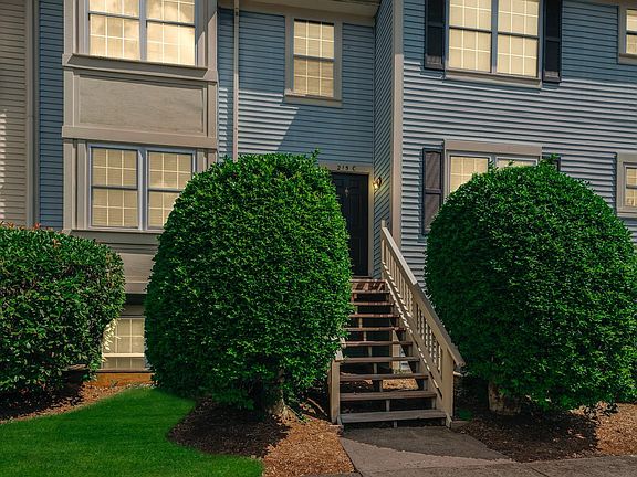 2nd image of 215 Fernwood Pl #C