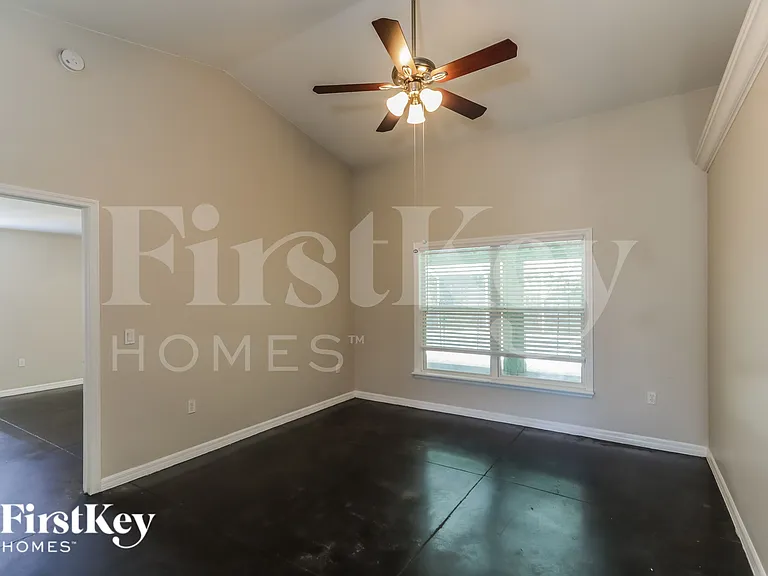 1411 Banbury Loop N — Photo 6