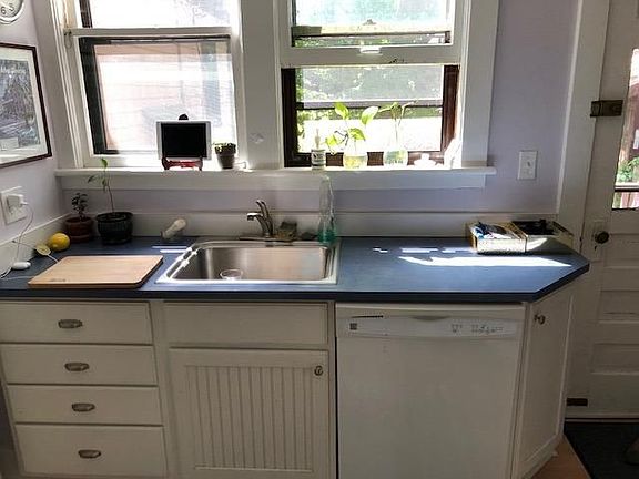 5th image of 929 W Liberty St APT 2