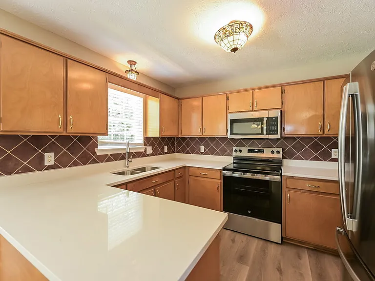 704 Parrish Point — Photo 7