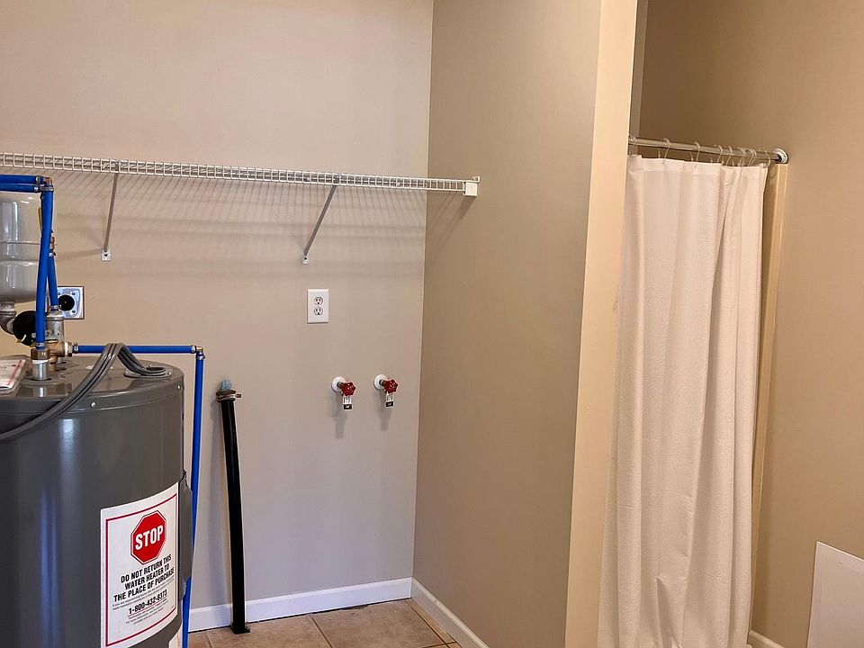 1 full bath with washer/dryer hookup