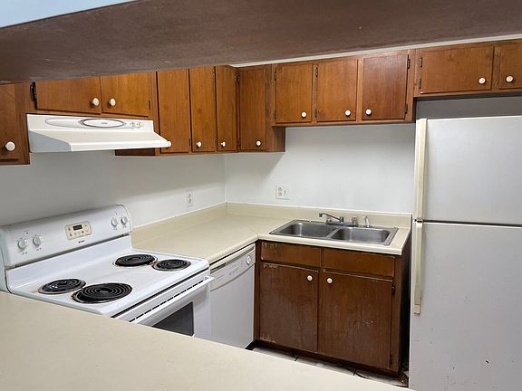 2nd image of 1261 Orange Ave E