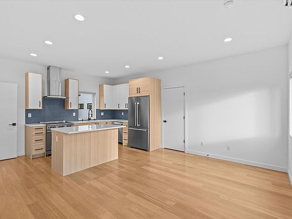 4th image of 3239 61st Ave SW #B