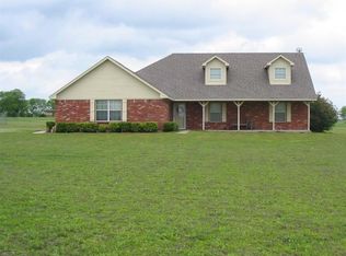 107 Tiger Ln, Trenton, TX 75490
