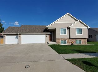 1308 27th St NW, Minot, ND 58703