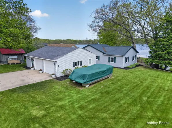 3880 Bell Lake Dr NE, Ada, MI 49301