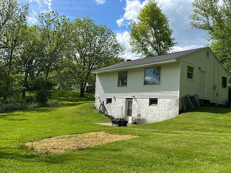 222 Sunnyside Ave — Photo 4
