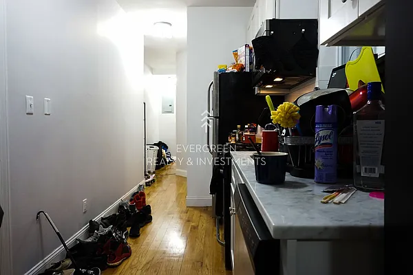 Rented by Evergreen Realty & Investments | media 7