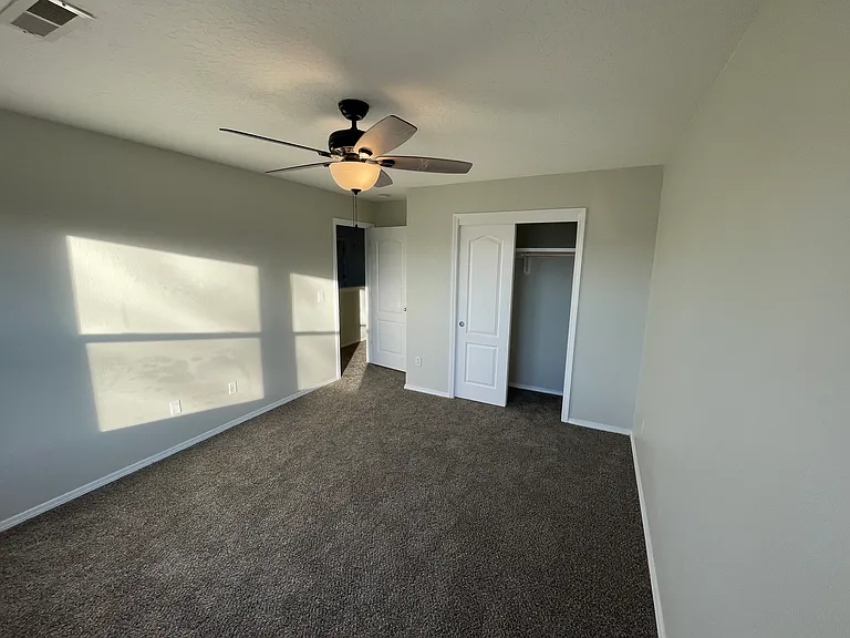 218 E Rose Lake Dr — Photo 7