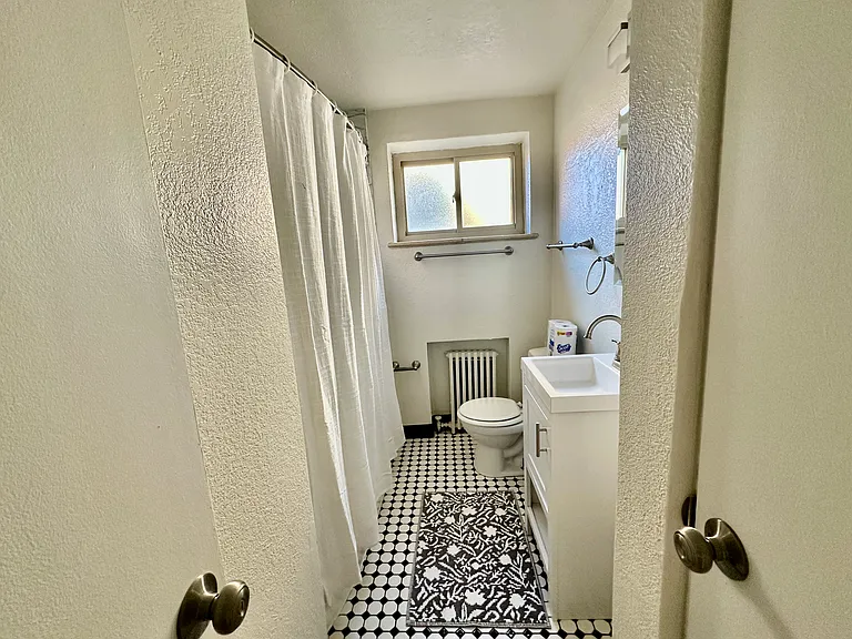 Hale Hall Apartments — Photo 19