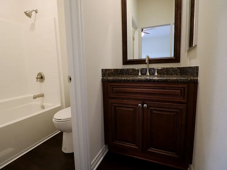 Santa Barbara Luxury Apartment Homes — Photo 27